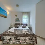 Apartmán Comfortable Obad, 4 Min Walk To Znjan *