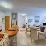 Apartmán Comfortable Obad, 4 Min Walk To Znjan *