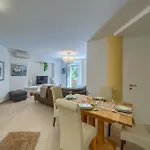 Apartmán Comfortable Obad, 4 Min Walk To Znjan