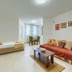 Comfortable Obad, 4 Min Walk To Znjan Apartmán
