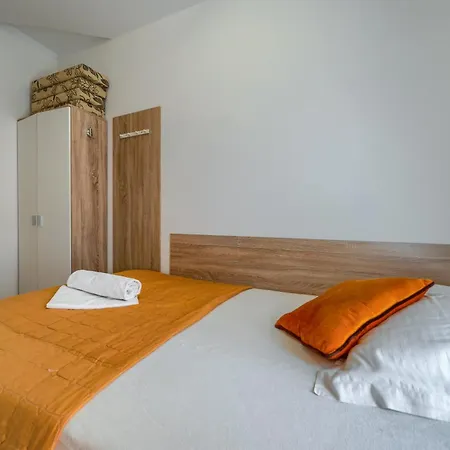 Comfortable Obad, 4 Min Walk To Znjan Apartman Split