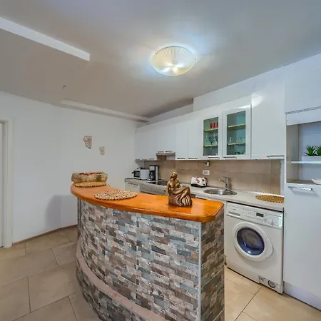 Comfortable Obad, 4 Min Walk To Znjan Apartman Split
