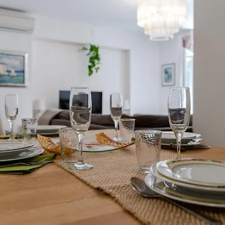 Comfortable Obad, 4 Min Walk To Znjan Apartman Split