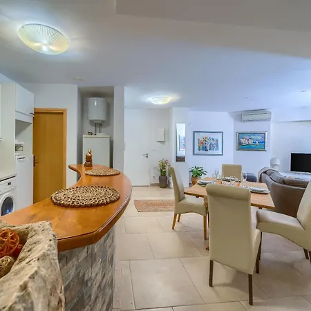 Apartman Comfortable Obad, 4 Min Walk To Znjan *