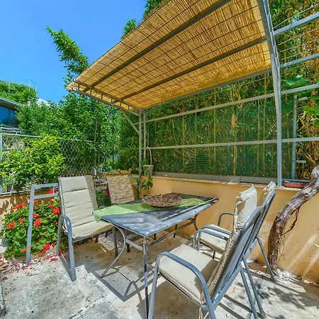 Comfortable Obad, 4 Min Walk To Znjan Apartman Split