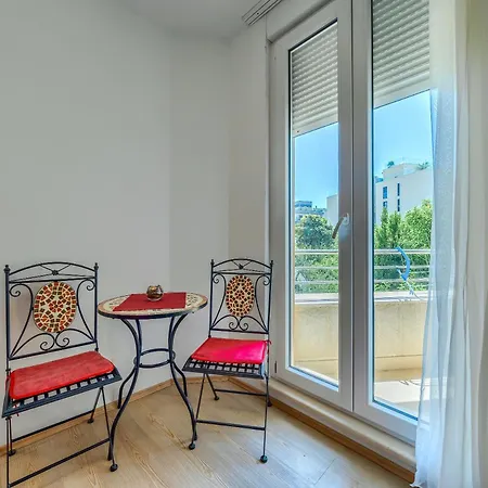 Comfortable Obad, 4 Min Walk To Znjan Apartman
