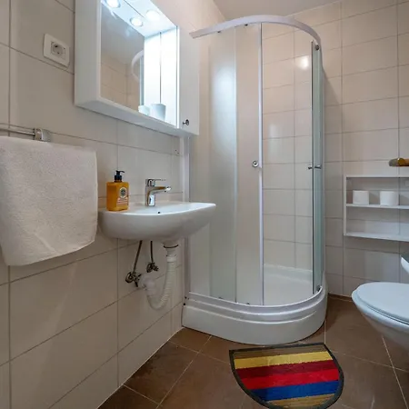 Comfortable Obad, 4 Min Walk To Znjan Apartman *