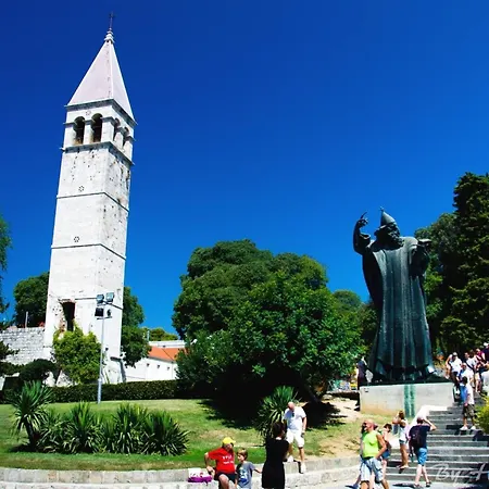 Comfortable Obad, 4 Min Walk To Znjan Apartman