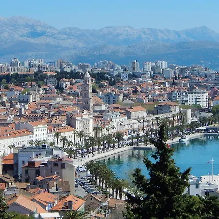 Apartmán Comfortable Obad, 4 Min Walk To Znjan Split
